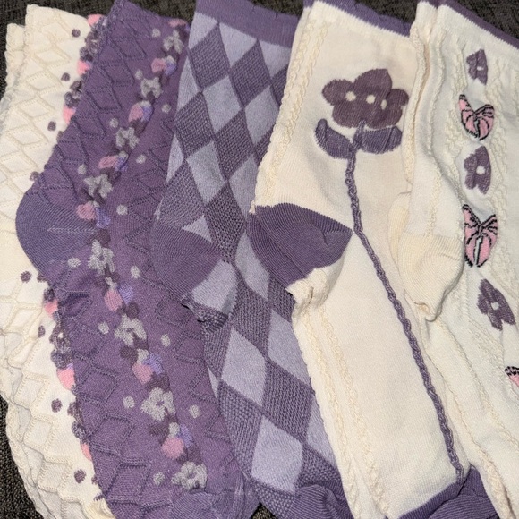 5 Pair of Purple Colored Socks with Floral Design-NWT - Picture 5 of 6